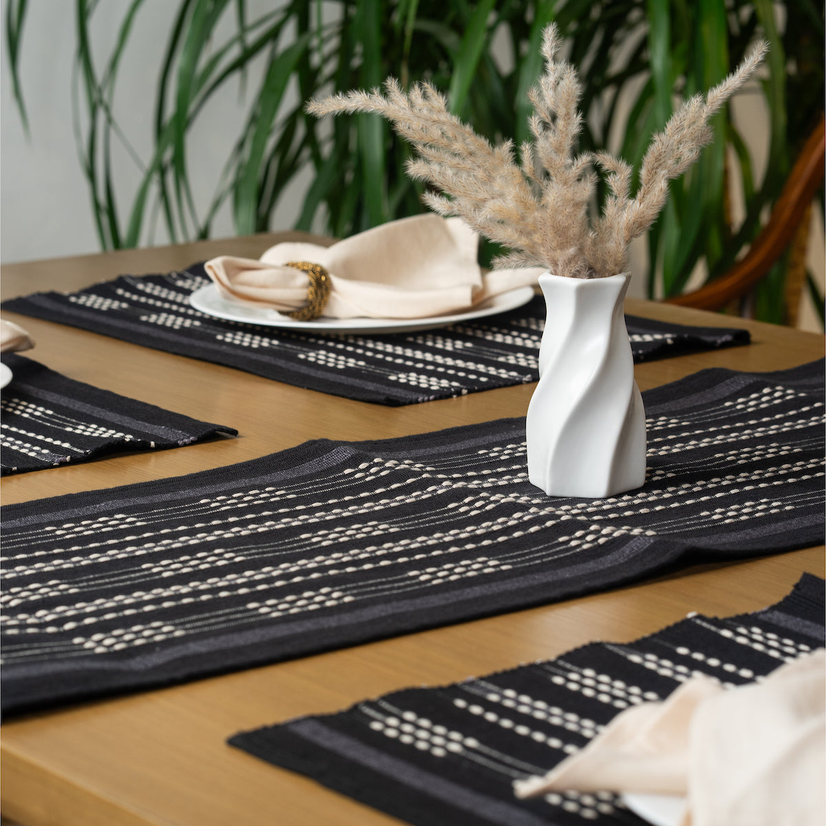 EMAAN STRIPED RUNNER