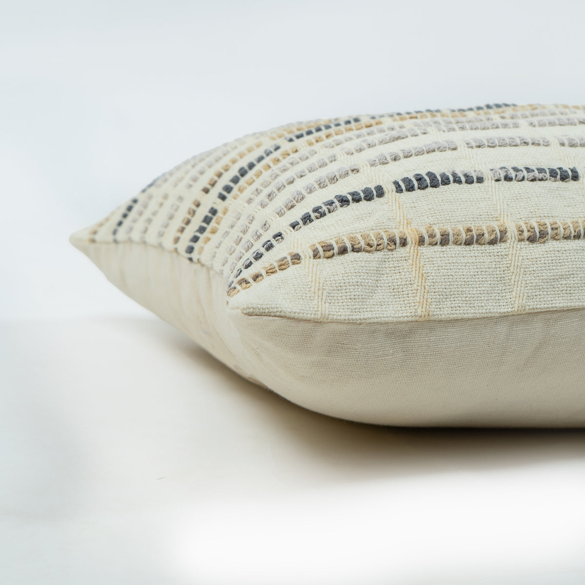 MONOCHROMATIC CUSHION