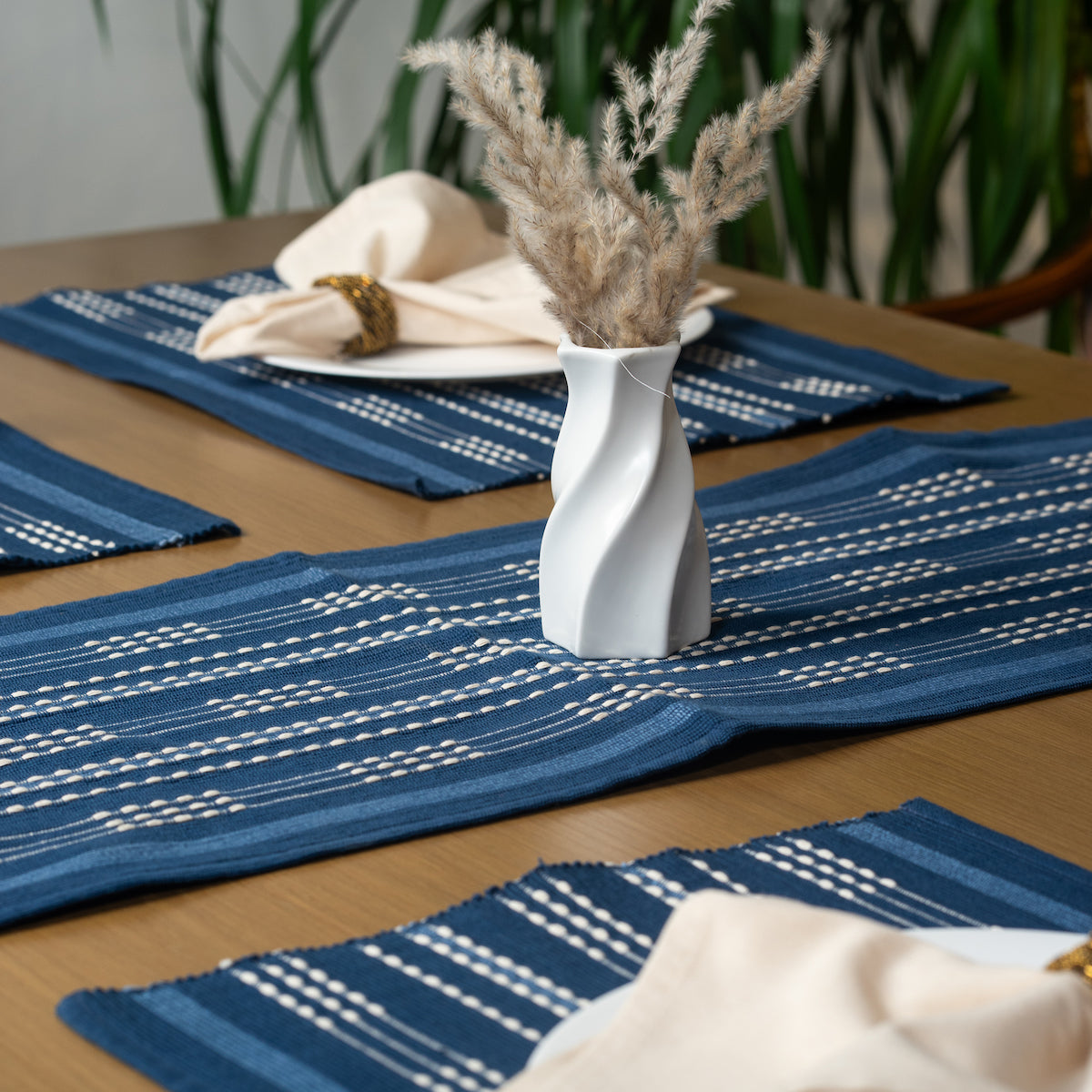EMAAN STRIPED RUNNER