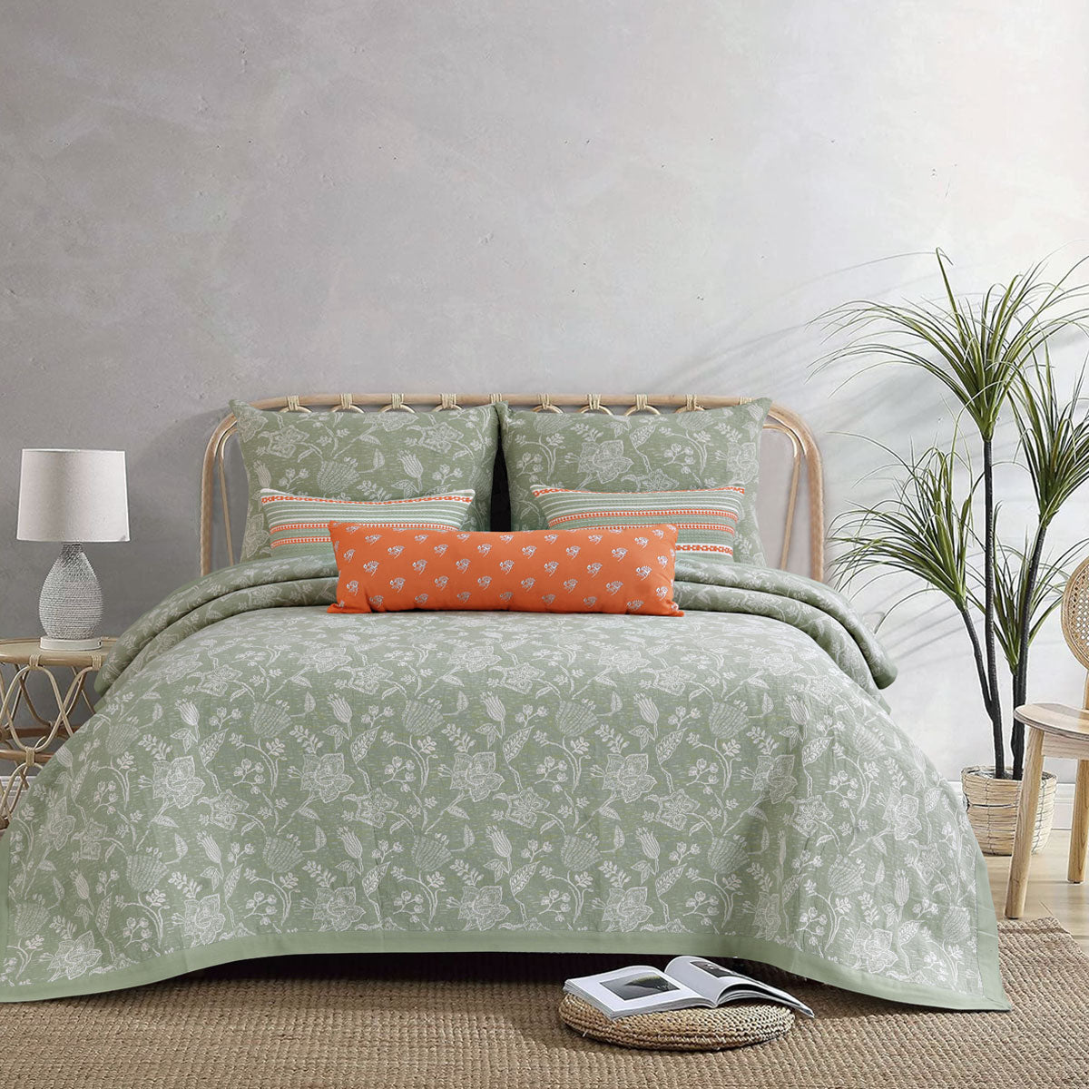 Bedding sets and bedspreads